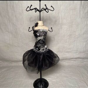 Adorable jewelry stand